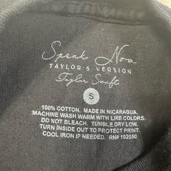 Taylor Swift Black and  Purple SPEAK NOW Graphic Tee Taylor’s Version - Picture 9 of 9